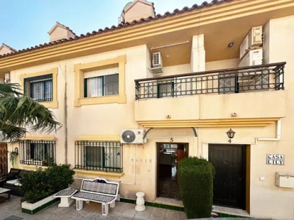 Chalet adosado en calle La Fuente photo 4