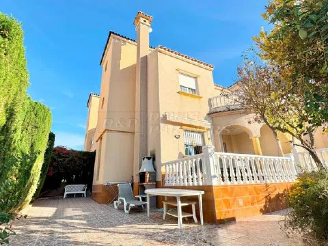 Venta de chalet adosado en Calle Báltico, 12 , Orihuela photo 1