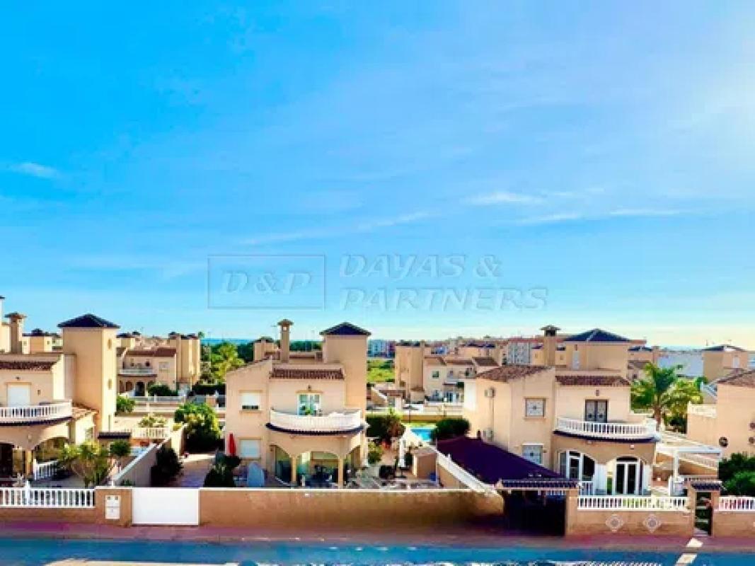 Venta de chalet adosado en Calle Báltico, 12 , Orihuela photo 3
