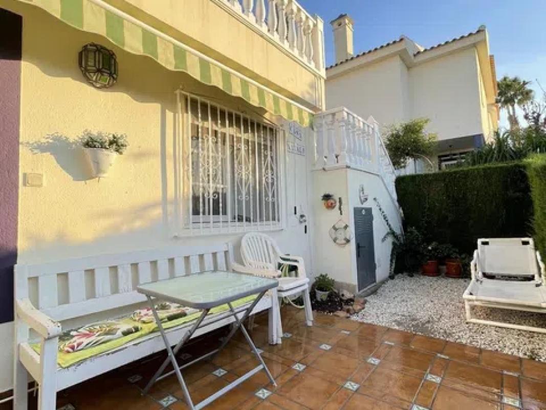 Sale of independent chalet in Calle la Sagra, Torrevieja
photo 1