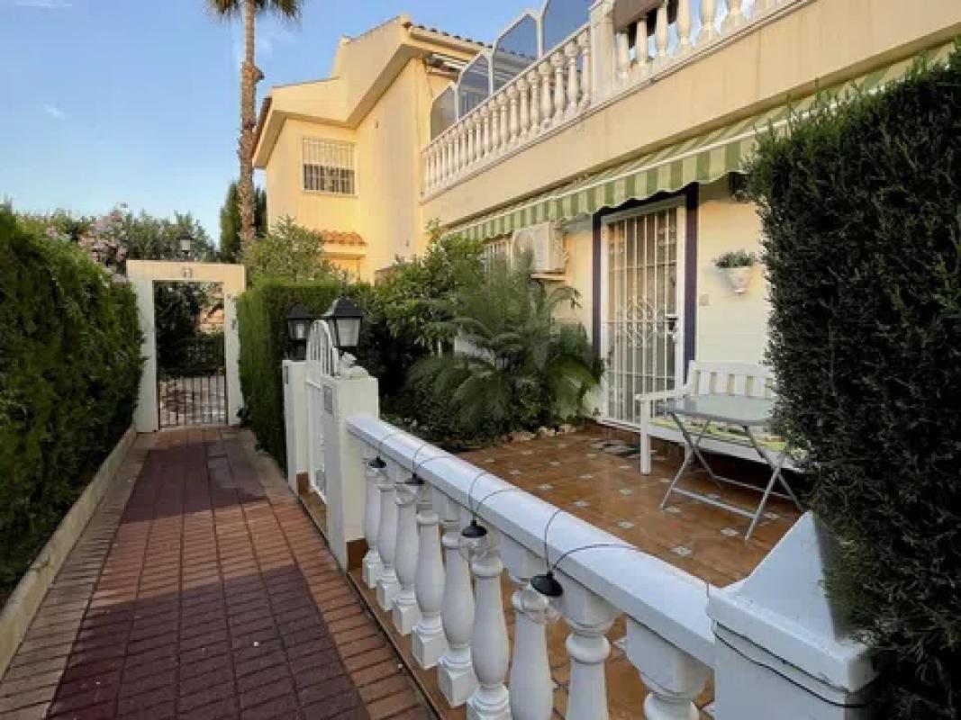 Sale of independent chalet in Calle la Sagra, Torrevieja
photo 3