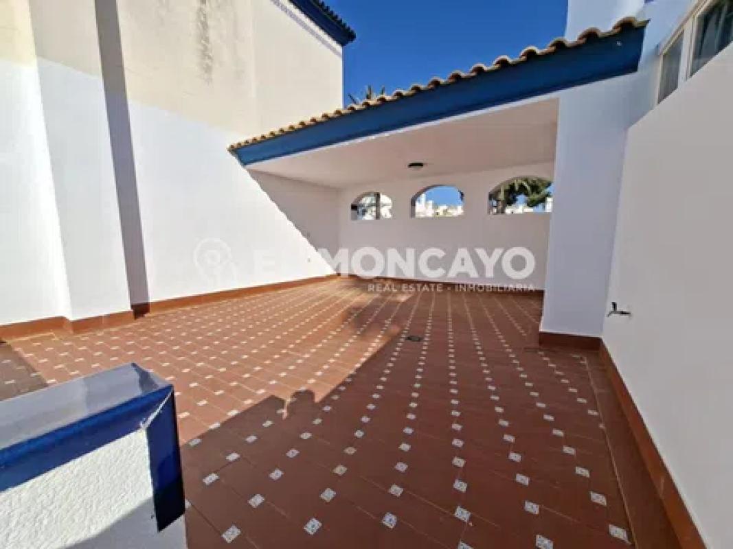 Sprzedaż niezależnego domku jednorodzinnego w Calle Canal de La Mancha, Orihuela photo 2
