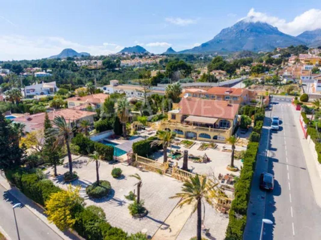 Sale of independent chalet in Calle Vall de Beneixama, La Nucia
photo 4