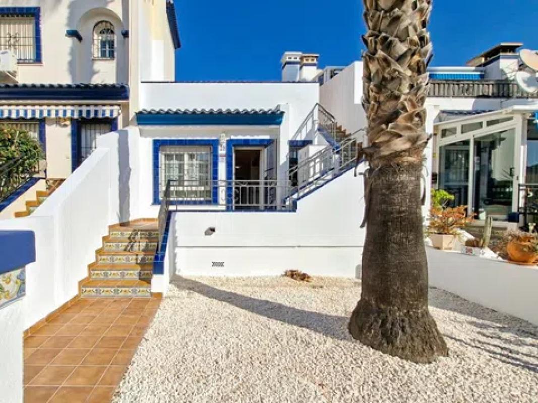 Venta de chalet independiente en Calle Canal de La Mancha, 23, Orihuela
photo 1
