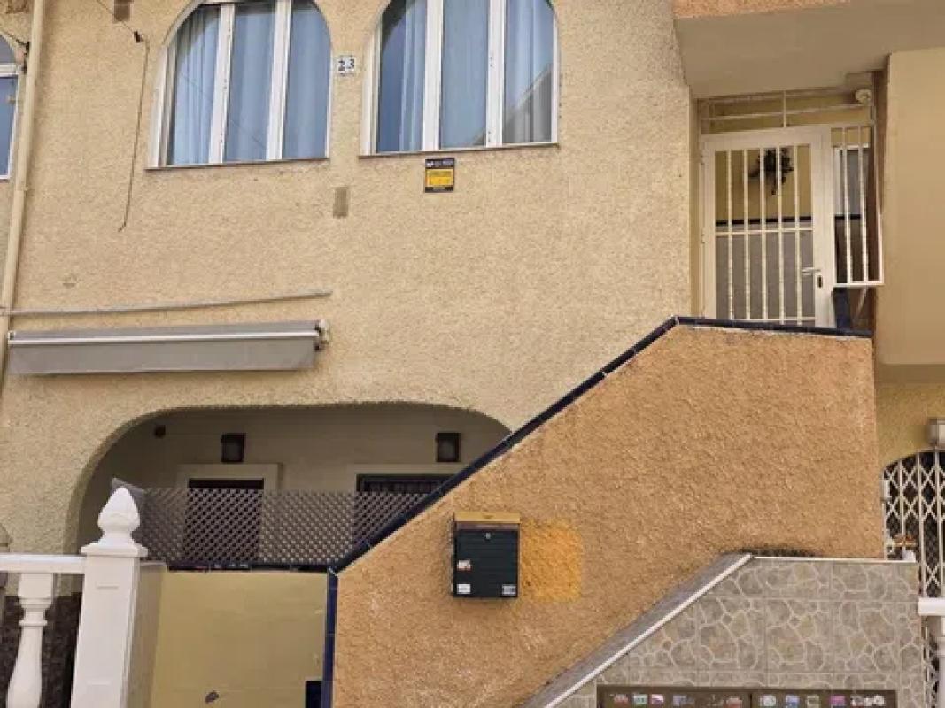 Sale of independent chalet in Avenida del Mediterráneo, 23, Torrevieja
photo 1