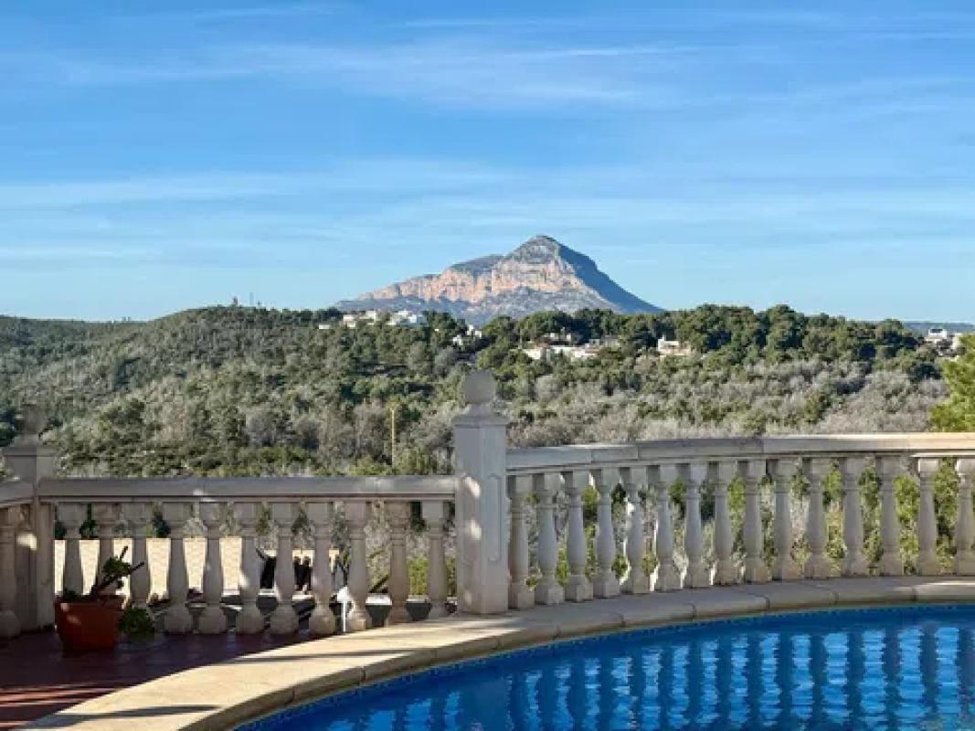 Venta de chalet independiente en Barrio Ensanche-Diputación, Alicante / Alacant
photo 2