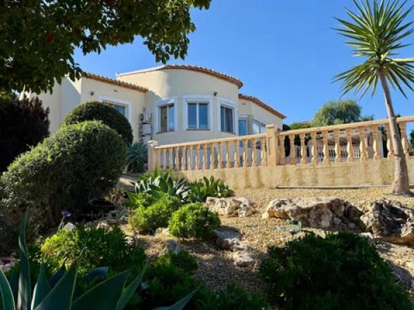 Chalet independiente en venta en Barrio Ensanche-Diputación, Alicante / Alacant
thumbnail 1