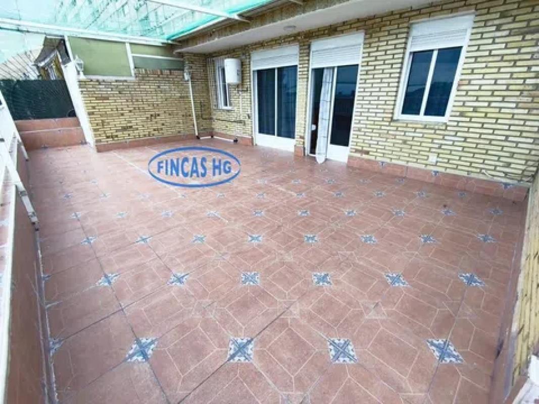 Venta de piso en Barrio Ciudad Elegida, Alicante / Alacant
photo 2