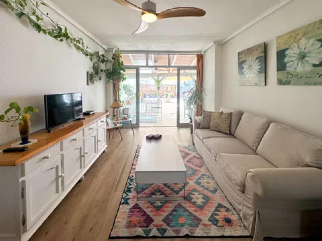 Sale of apartment in Calle Almudena, Torrevieja
photo 2