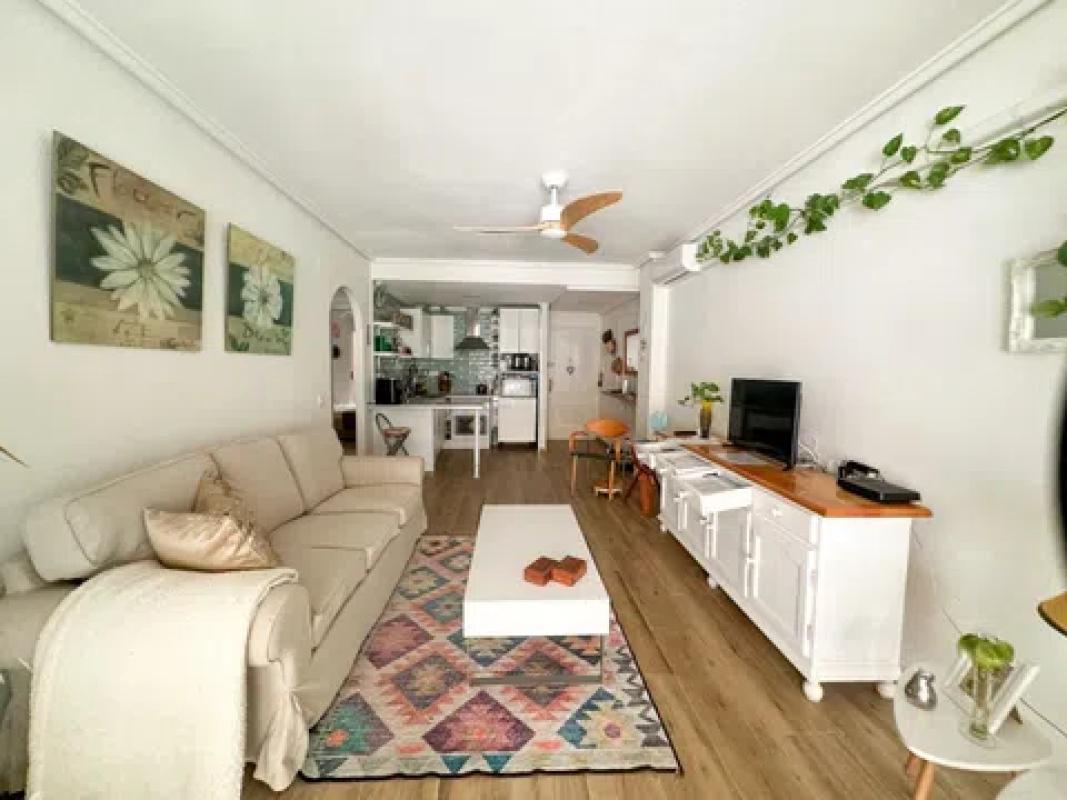 Sale of apartment in Calle Almudena, Torrevieja
photo 3