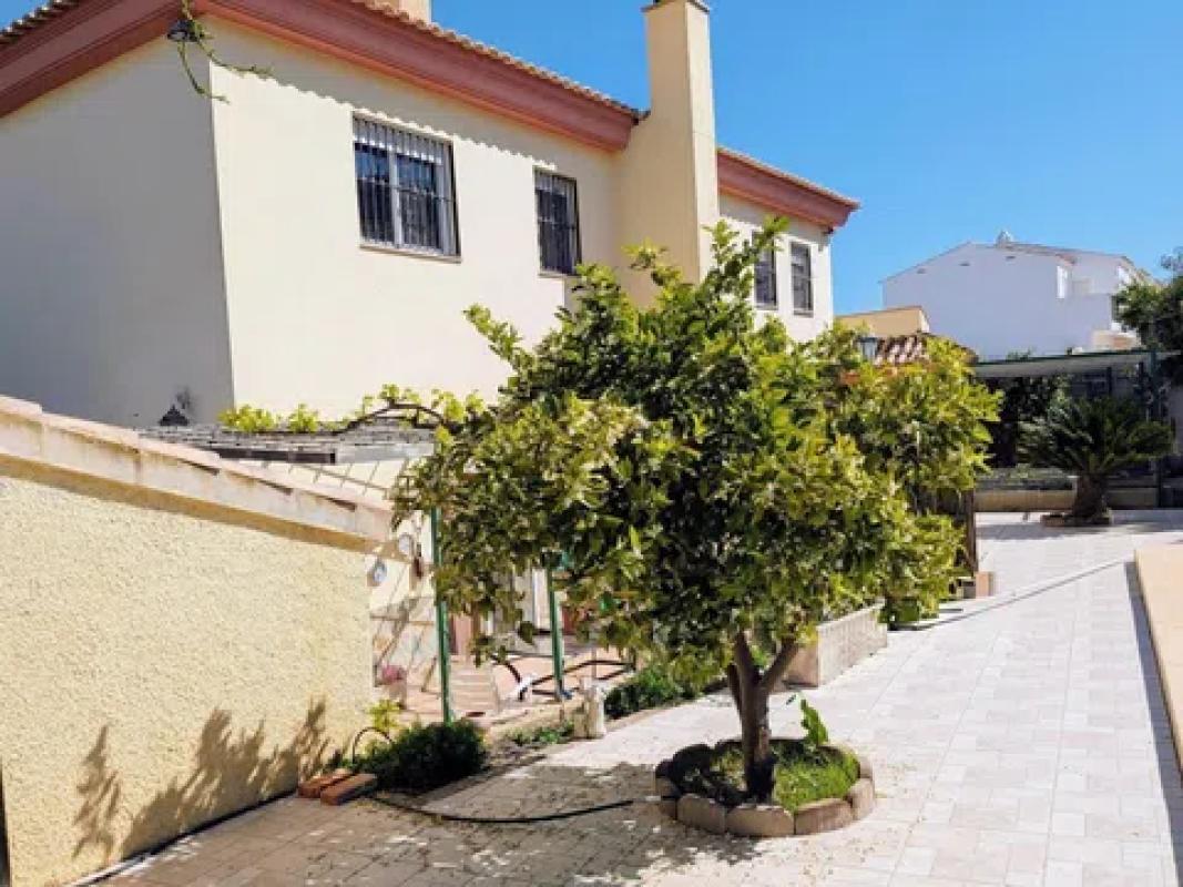 Sale of independent chalet in Calle Pegas, Alfaz del Pi
photo 3