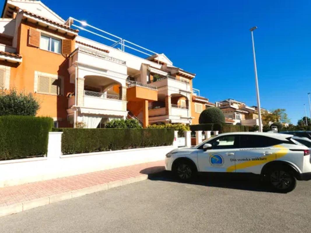 Venta de chalet adosado en  Calle Pino Piñonero, 9 , Orihuela photo 2