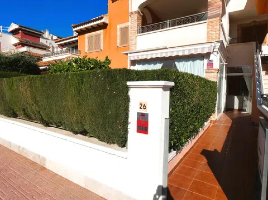 Venta de chalet adosado en  Calle Pino Piñonero, 9 , Orihuela photo 3