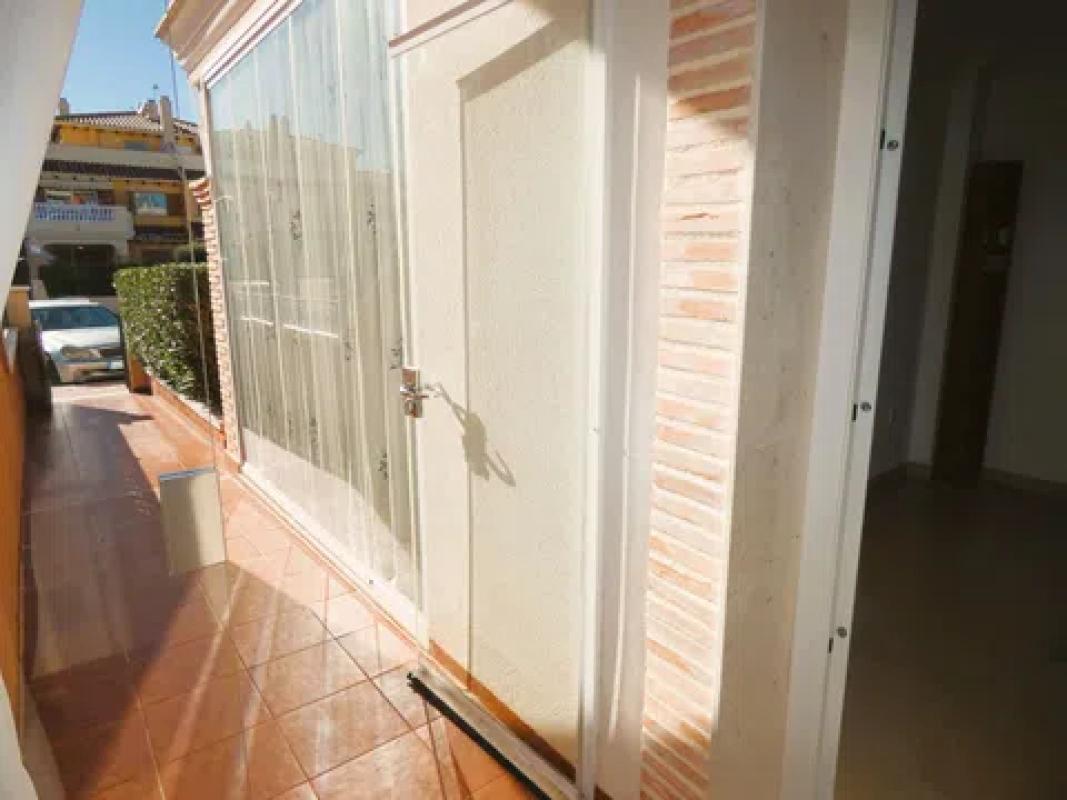 Venta de chalet adosado en  Calle Pino Piñonero, 9 , Orihuela photo 4