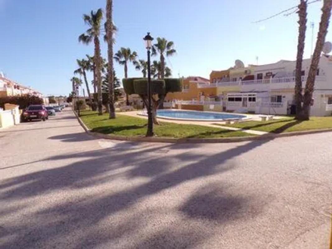 Venta de piso en Barrio Campoamor, Orihuela
photo 3