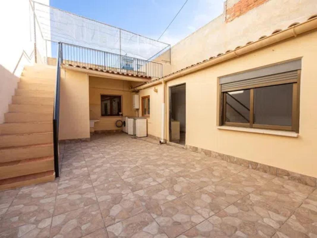 Sale of independent chalet in Calle de Mossen Fenollar, Alicante
photo 1