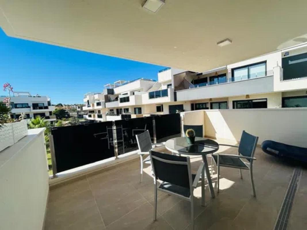 Venta de piso en Calle Lagos de Covadonga, Orihuela
photo 1