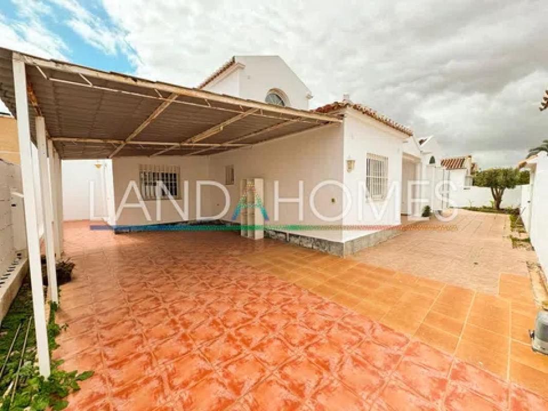 Venta de chalet independiente en Avenida de los Almendros, 10, Torrevieja
 photo 2