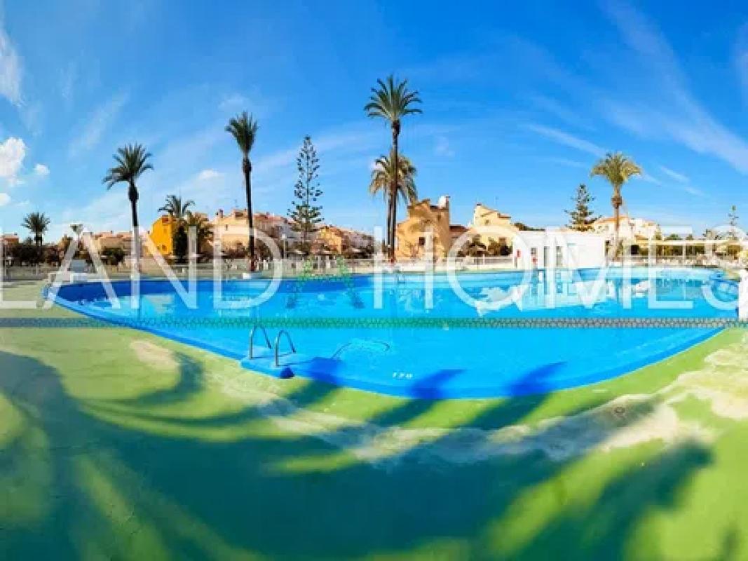 Venta de chalet independiente en Avenida de los Almendros, 10, Torrevieja
 photo 3