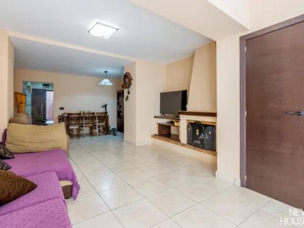Chalet adosado en calle Benimagrell thumbnail 1