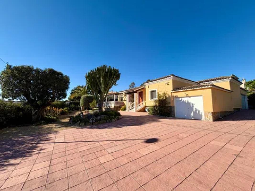 Продажа отдельного шале в Calle Serra de L'Aljaiat, 55 D, Ла Нусия photo 1