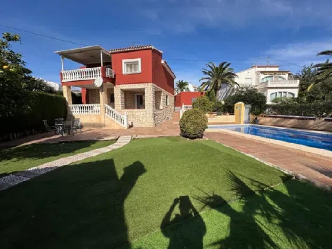 Продажа отдельного шале в Avenida Casanova, Кальпе photo 1