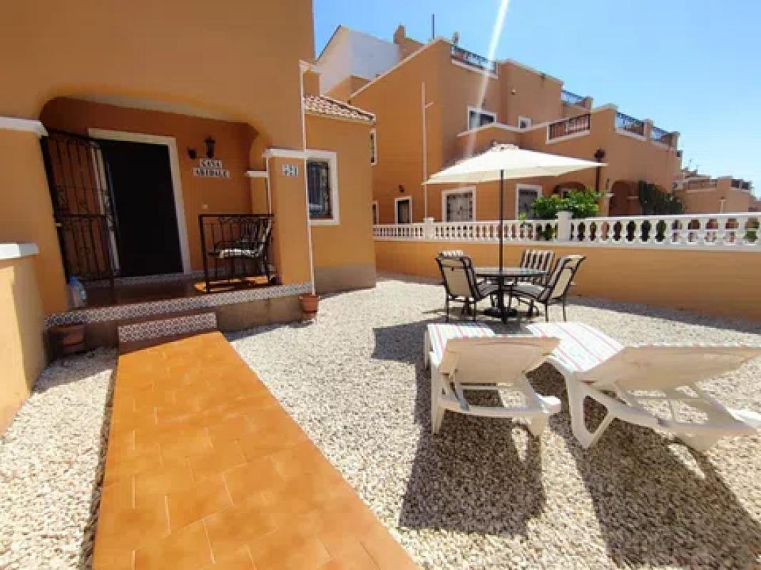 Sprzedaż szeregowego domku w  Calle Moncayo , Torrevieja photo 2