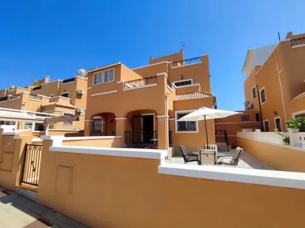 Sprzedaż szeregowego domku w  Calle Moncayo , Torrevieja photo 3