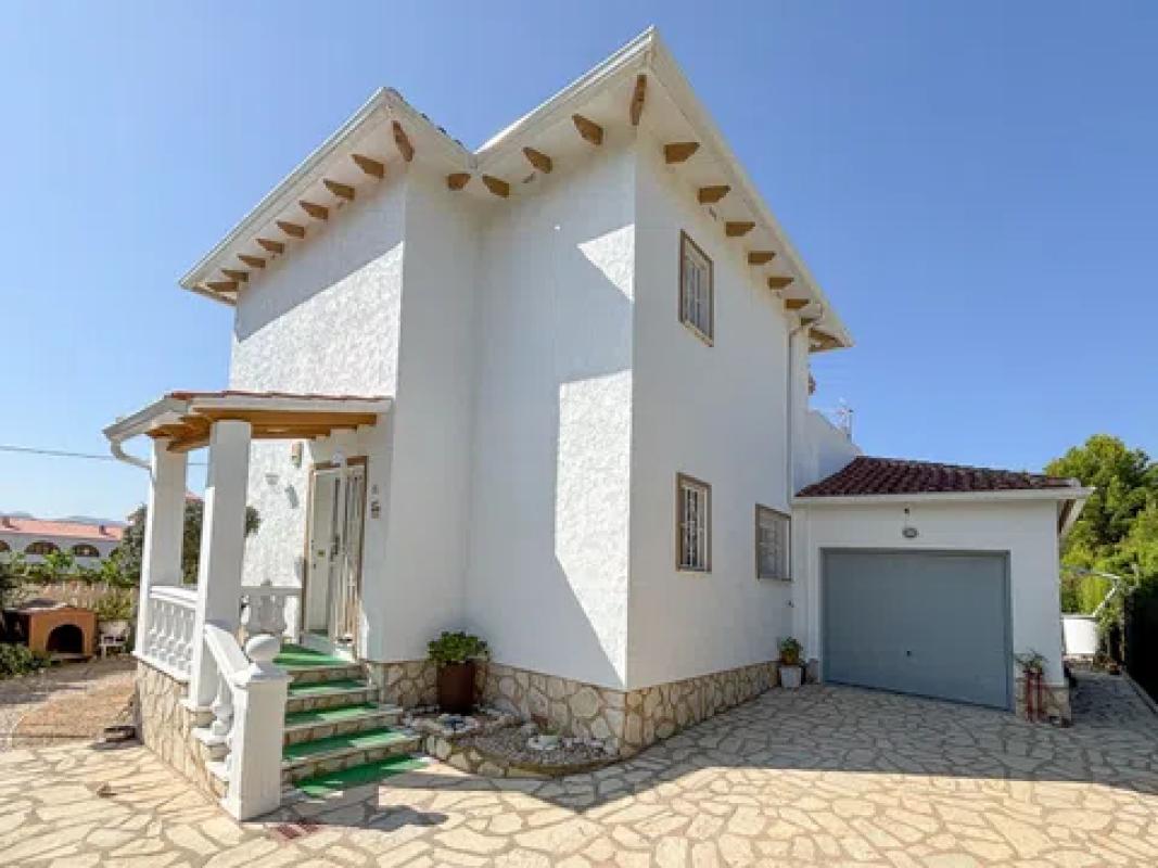 Sale of independent chalet in Calle Pagell, La Nucia
photo 2