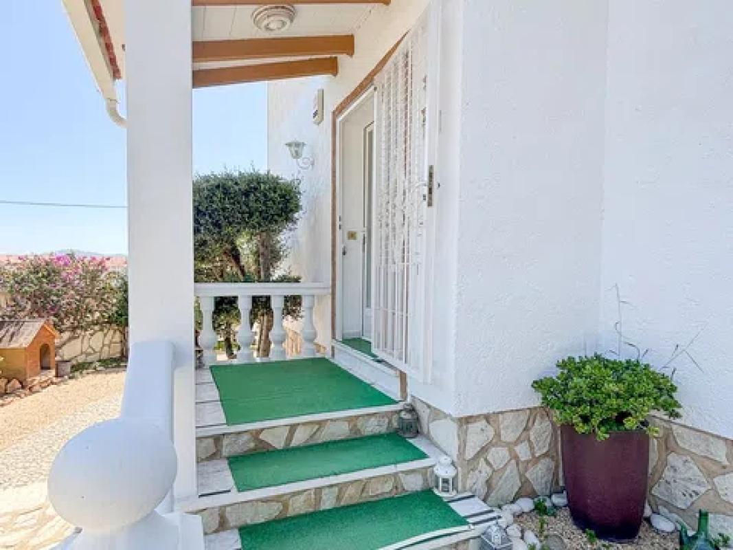 Sale of independent chalet in Calle Pagell, La Nucia
photo 4