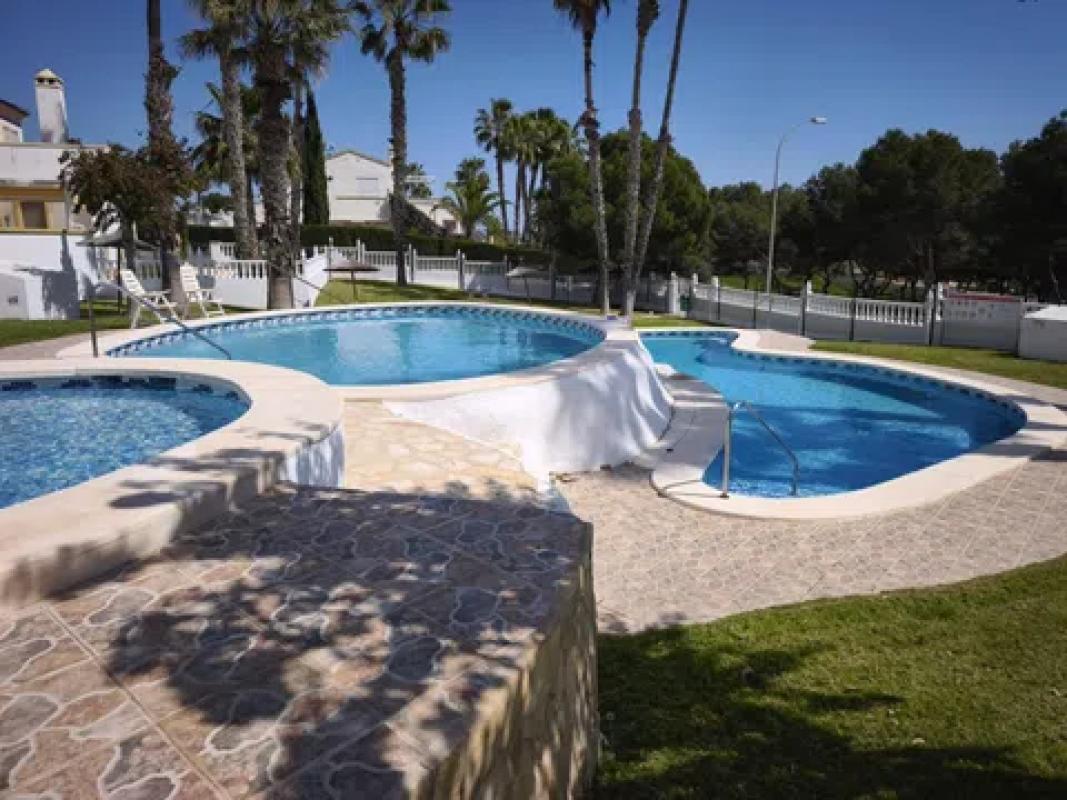 Venta de chalet independiente en Barrio Villamartín, Orihuela
photo 2