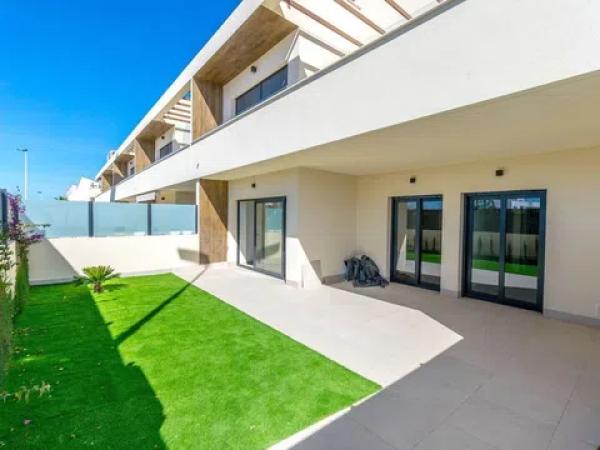 Sale of flat in Calle Nicolás Copérnico, 2, Torrevieja
 photo 2