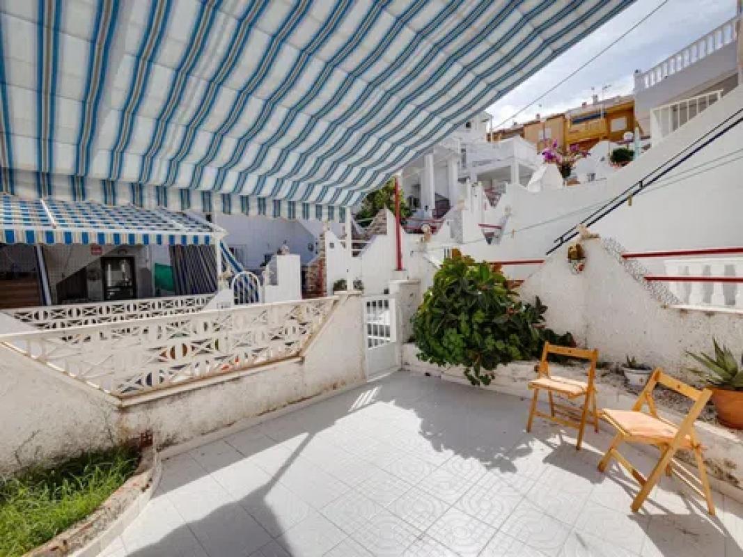 Sale of independent chalet in Barrio Cabo Cervera, Torrevieja
 photo 4