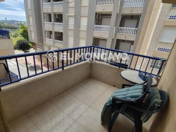 Sale of flat in Calle Giner de los Ríos, Guardamar del Segura
 photo 1