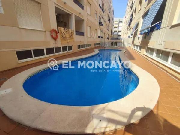 Sale of flat in Calle Giner de los Ríos, Guardamar del Segura
 photo 2