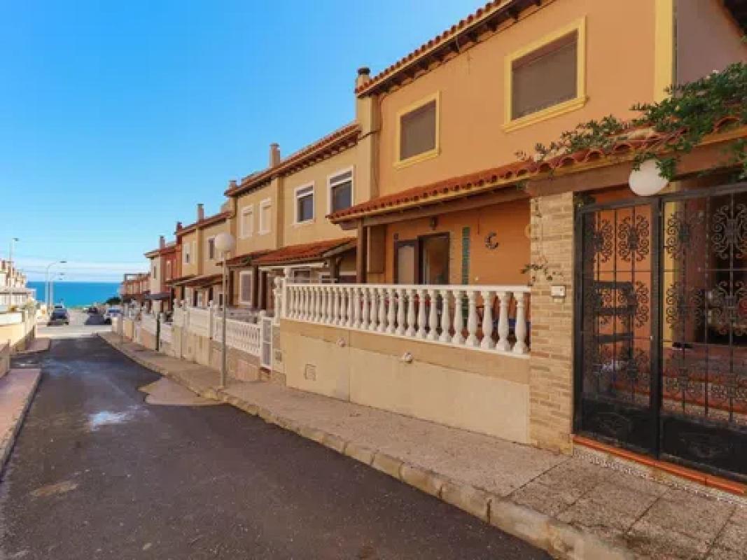 Sale of townhouse in Barrio Miramar - Torre del Moro , Torrevieja photo 1