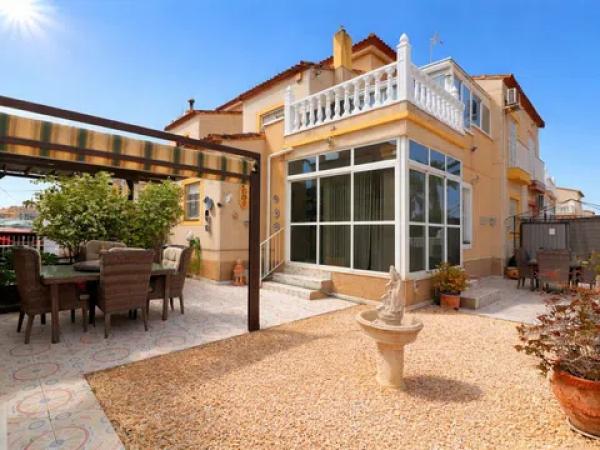 Chalet pareado photo 1
