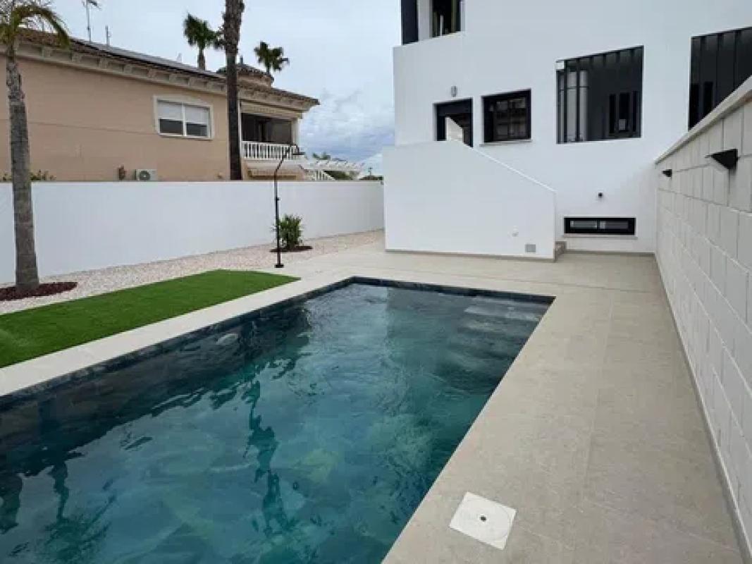 Sale of independent chalet in Benferri, Benferri
photo 1