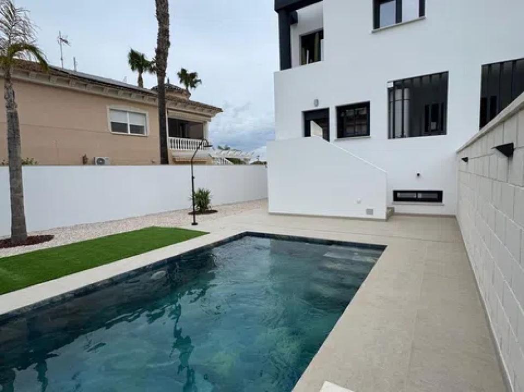 Sale of independent chalet in Benferri, Benferri
photo 2