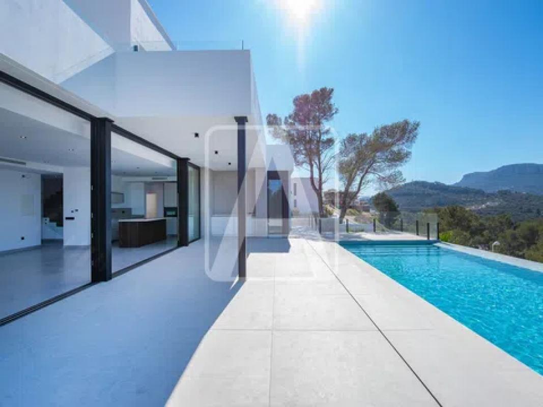 Sale of independent chalet in Calle Urb. Empedrola II, 10, Calpe
photo 4