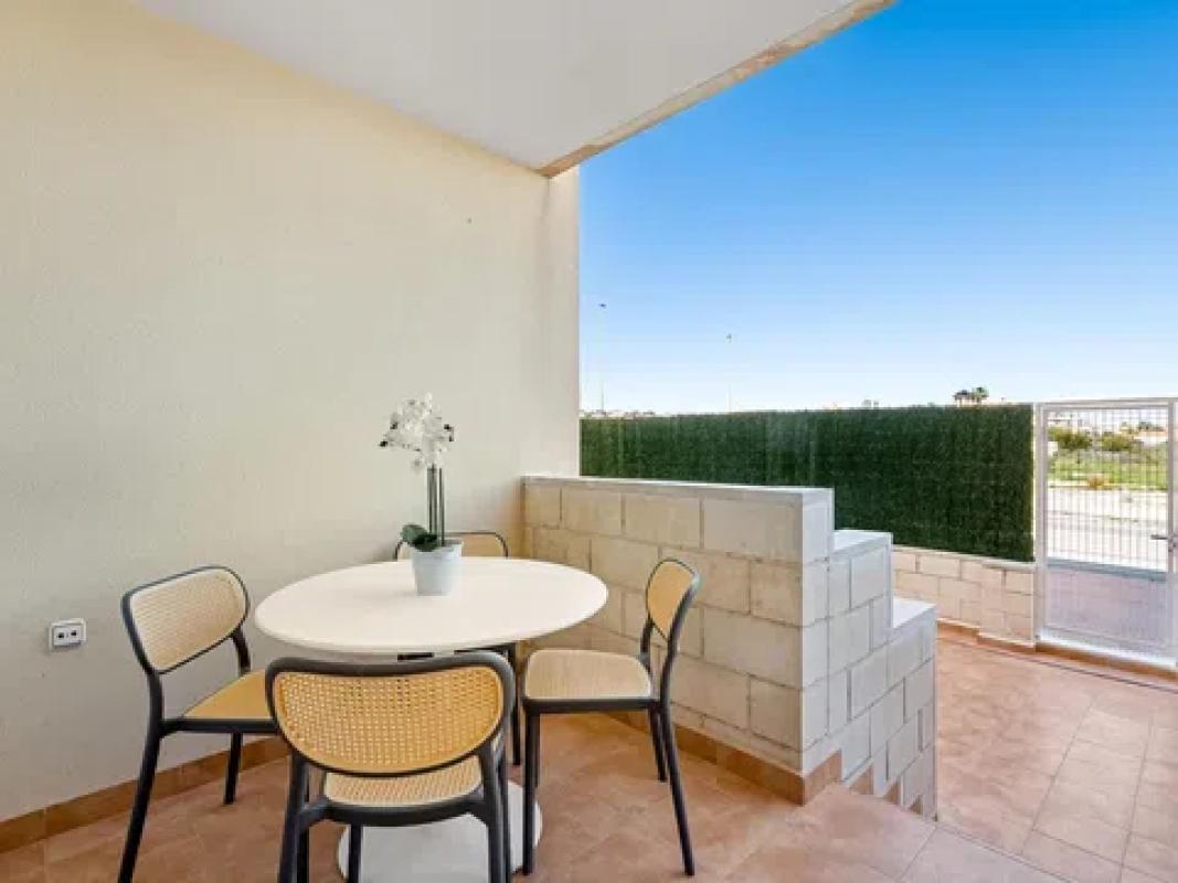 Venta de piso en Calle Cabo Prior, Orihuela
photo 1