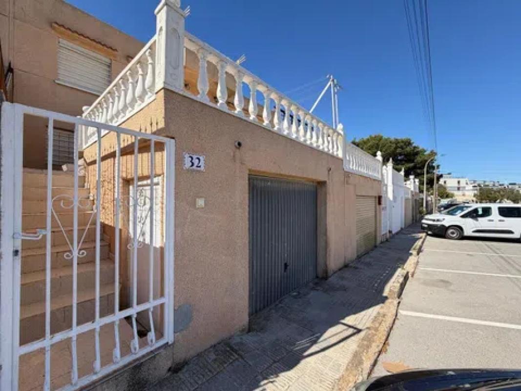 Sale of townhouse in  Avenida Asia , Gran Alacant photo 2