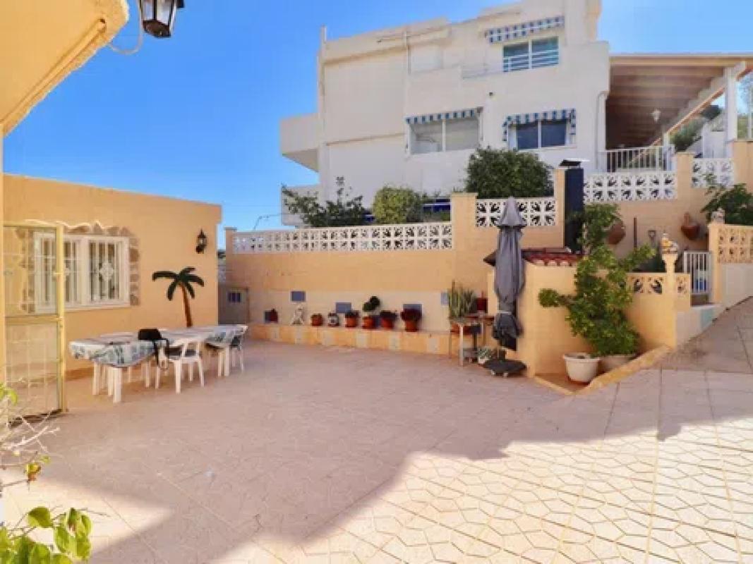Продажа отдельного шале в Barrio Zona Sierra Helada, Бенидорм photo 1