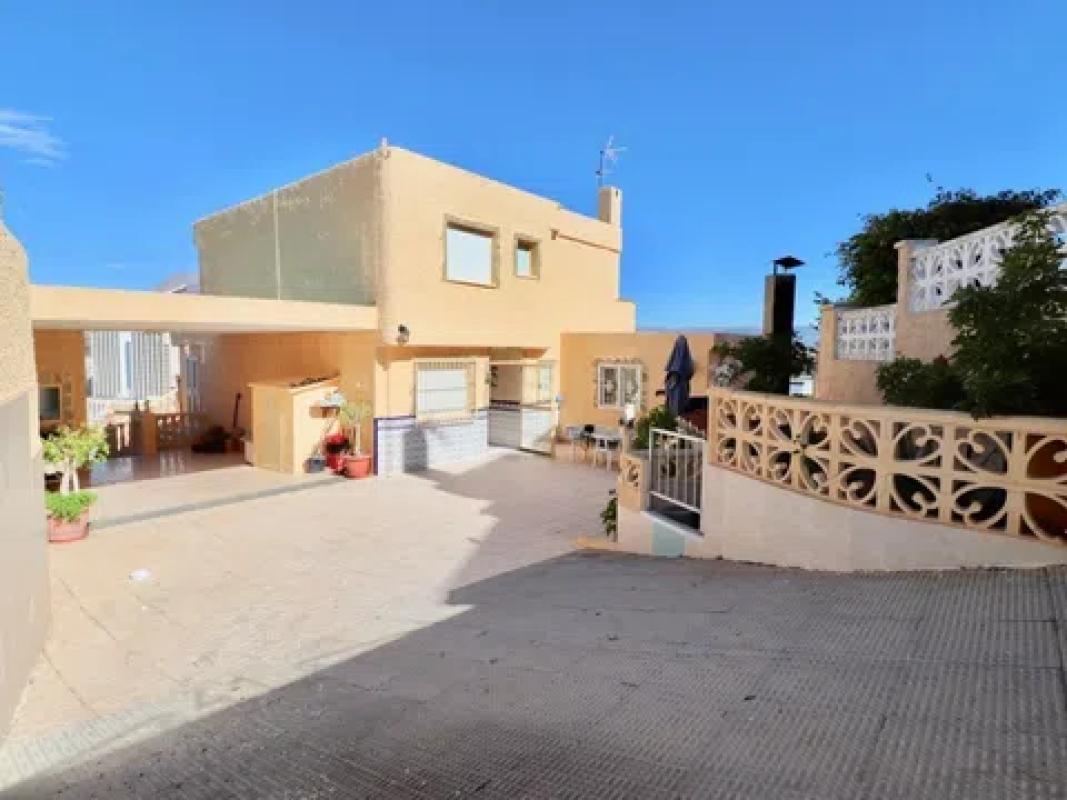 Продажа отдельного шале в Barrio Zona Sierra Helada, Бенидорм photo 3