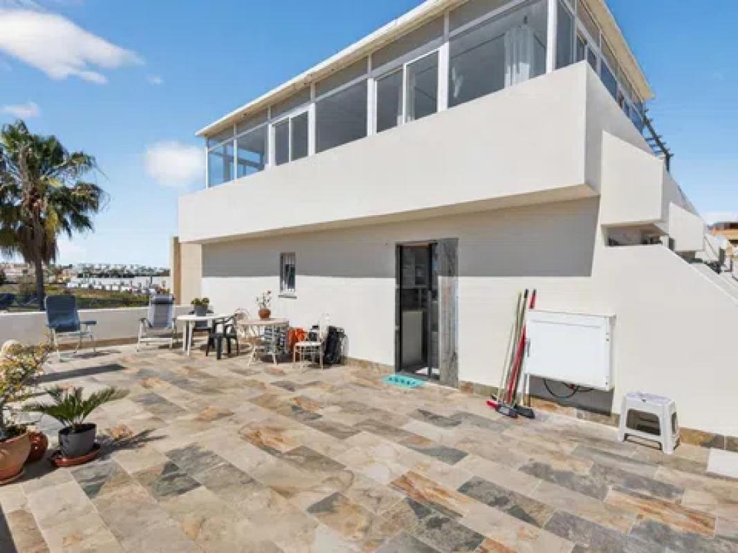 Venta de piso en Calle Cala, Torrevieja
photo 1