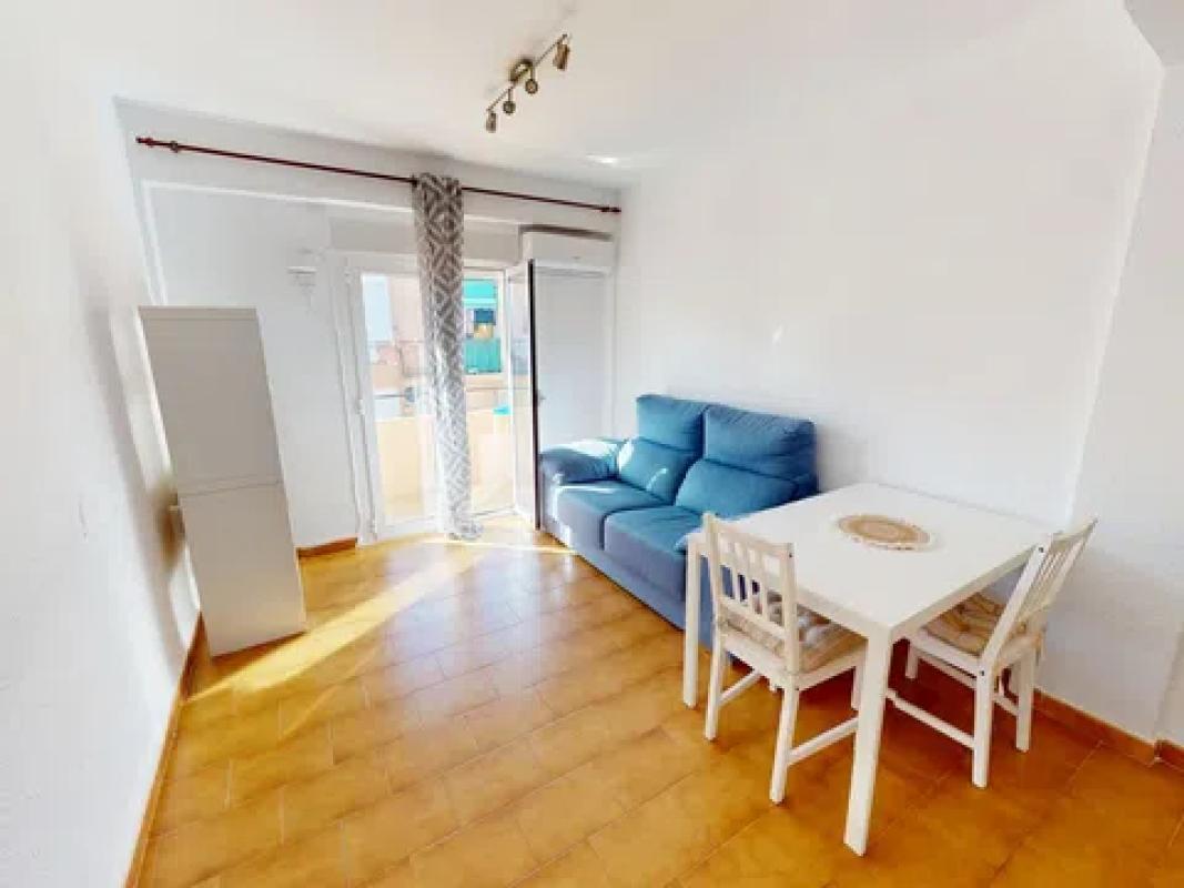 Venta de piso en Calle Maestro Luis Torregrosa, Alicante / Alacant
photo 2