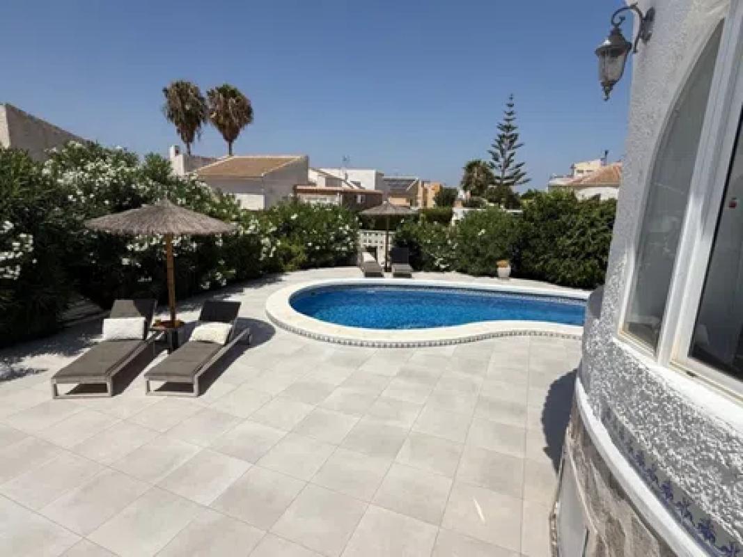 Sprzedaż niezależnego domku jednorodzinnego w Calle el Canario, Torrevieja photo 5