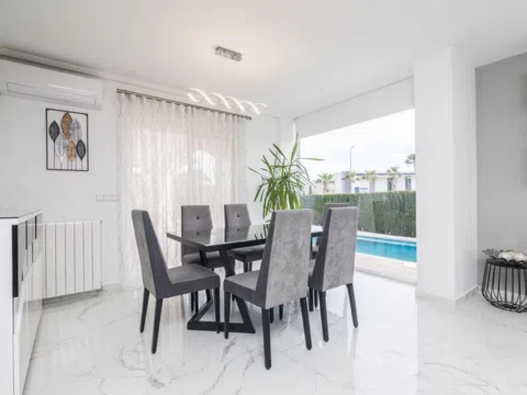 Продажа отдельного шале в  Avenida del Mediterráneo, 2, Монфорте-дель-Сид photo 4
