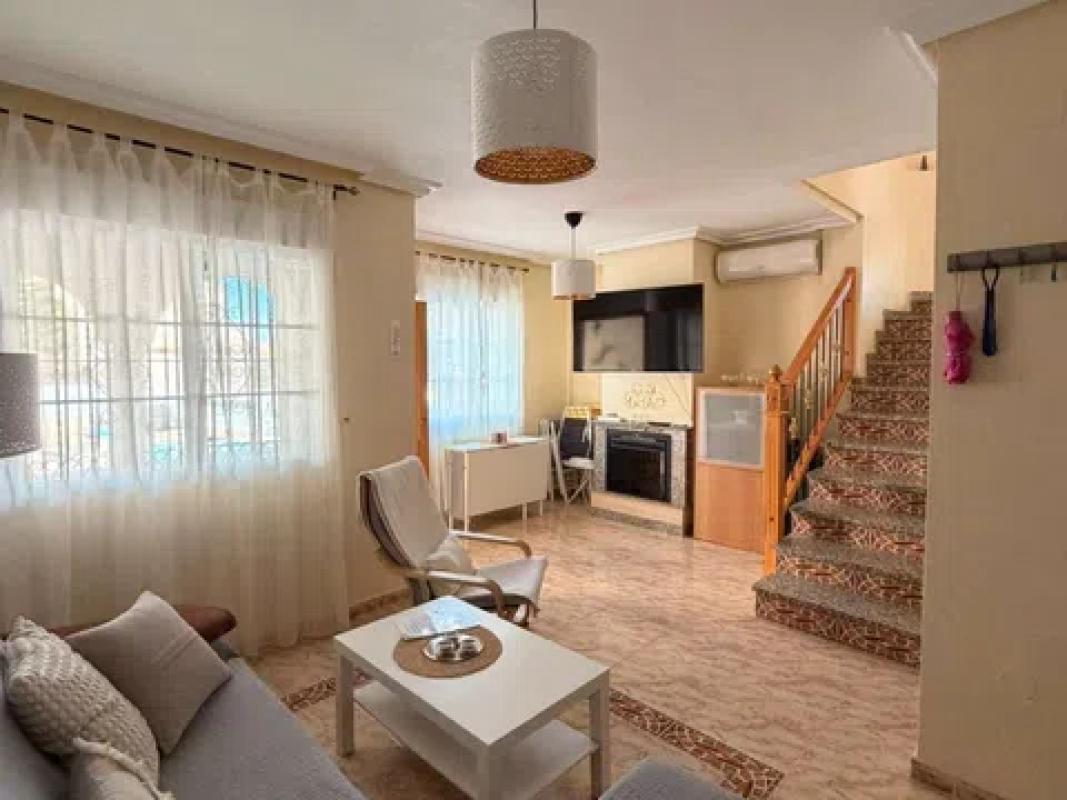 Venta de chalet adosado en  Calle los Pirineos , Orihuela photo 2