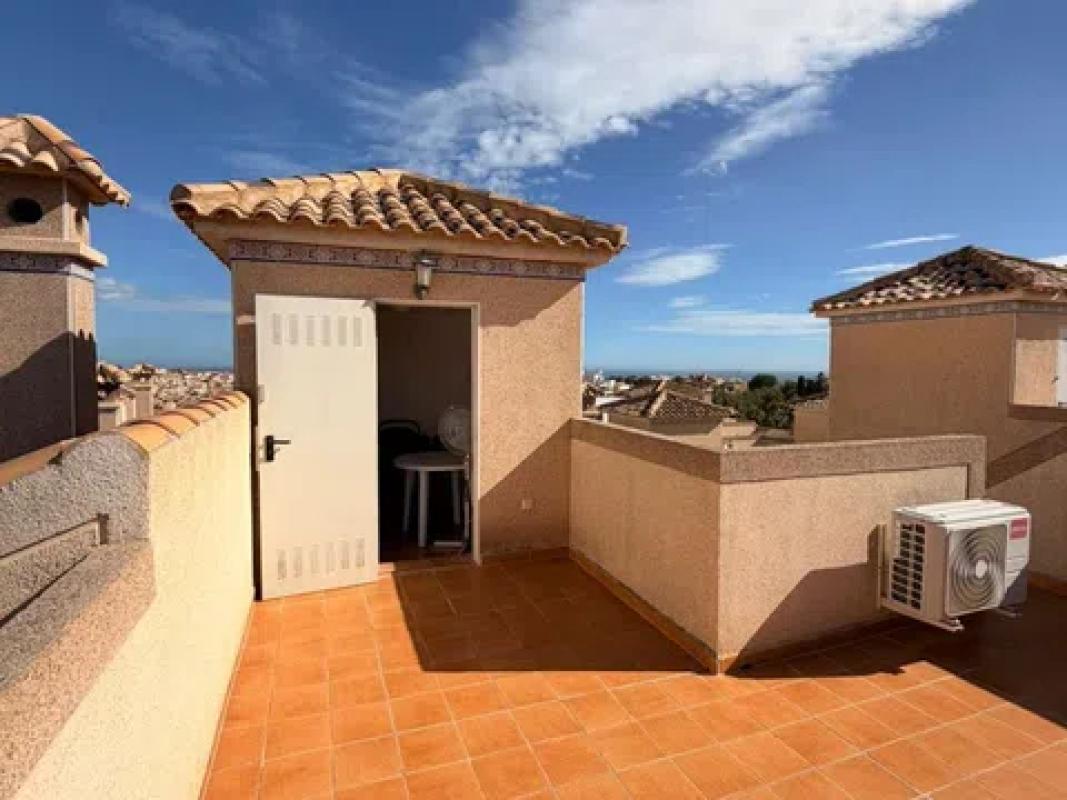 Venta de chalet adosado en  Calle los Pirineos , Orihuela photo 4